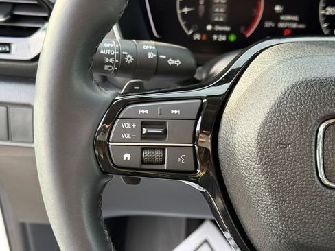 Used 2025 Honda Pilot EX-L image 28