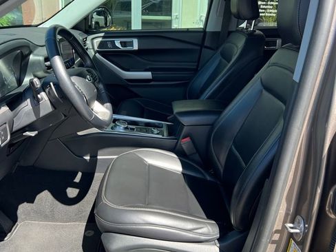 Used 2021 Ford Explorer XLT w/ Equipment Group 202A image 10