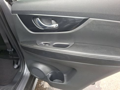 Used 2018 Nissan Rogue SL w/ Premium Package image 14