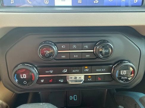 Used 2024 Ford Bronco Wildtrak AWD/4WD image 35