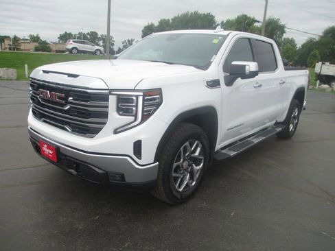 Used 2023 GMC Sierra 1500 SLT w/ SLT Premium Package AWD/4WD image 13