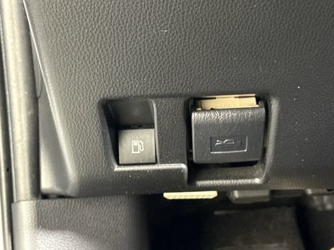Used 2023 Toyota Venza XLE AWD/4WD image 45