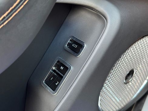 Used 2023 Bentley Flying Spur Azure AWD/4WD image 18