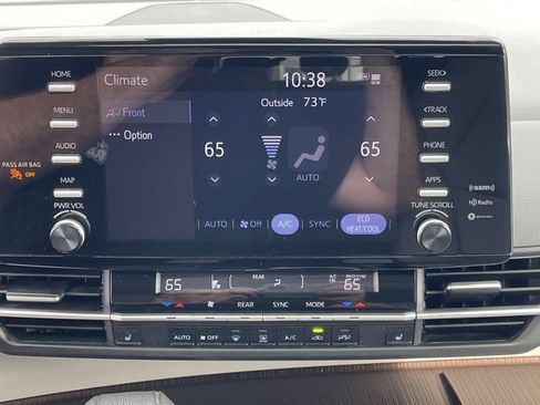 Used 2023 Toyota Sienna XLE image 5