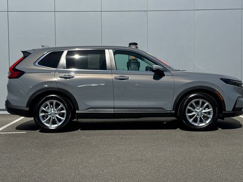 Used 2025 Honda CR-V EX image 6
