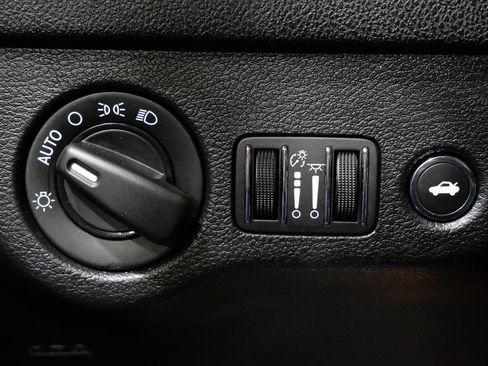 Used 2019 Dodge Charger SXT image 15