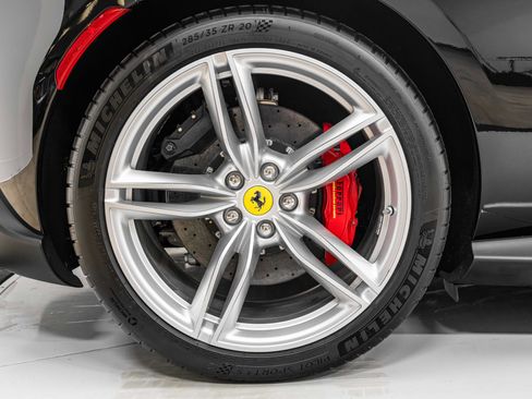 Certified 2025 Ferrari Roma Spider RWD image 17