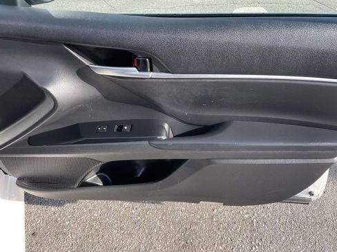 Used 2018 Toyota Camry LE image 43