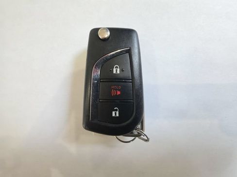 Used 2021 Toyota RAV4 LE AWD/4WD image 30