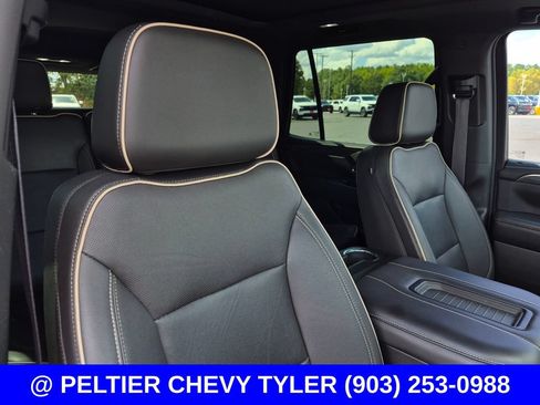 Used 2023 GMC Yukon SLT AWD/4WD image 14