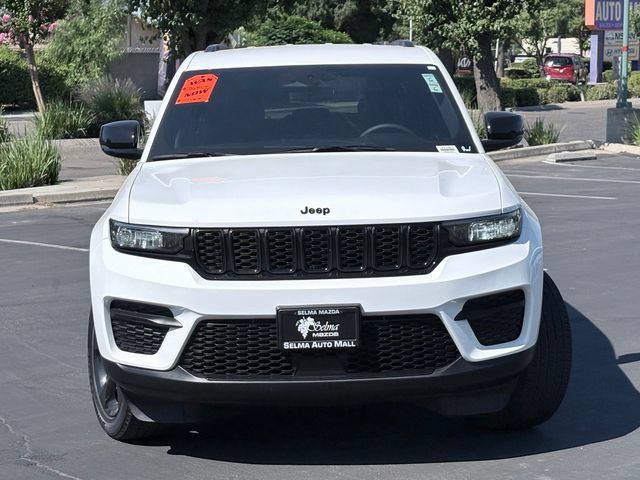Used 2023 Jeep Grand Cherokee Altitude AWD/4WD image 3
