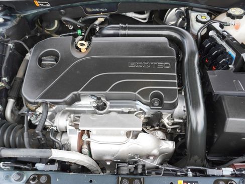 Used 2020 Chevrolet Malibu LT FWD image 33