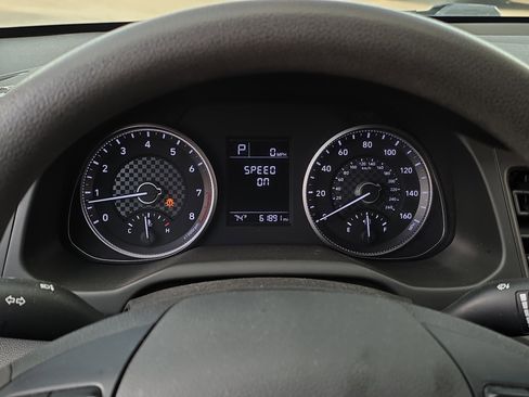 Used 2019 Hyundai Elantra SE w/ Cargo Package image 16