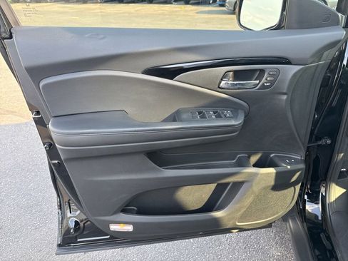 Certified 2022 Honda Pilot Touring image 32