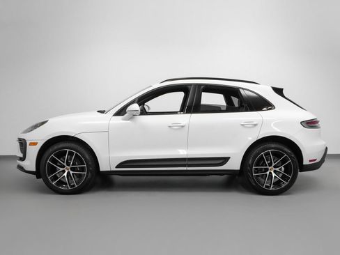 Used 2025 Porsche Macan image 2