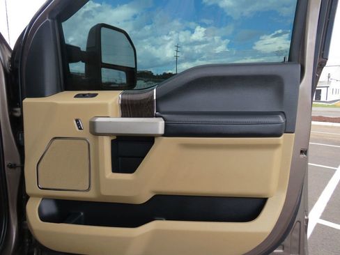 Used 2020 Ford F250 Lariat w/ Lariat Ultimate Package image 17