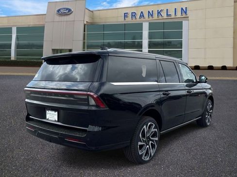 New 2026 Lincoln Navigator L Reserve AWD/4WD image 7