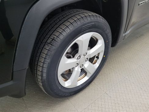 Used 2019 Jeep Compass Latitude w/ Cold Weather Group AWD/4WD image 31