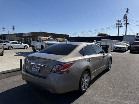 Used 2015 Nissan Altima 2.5 SL w/ Technology Package FWD image 3