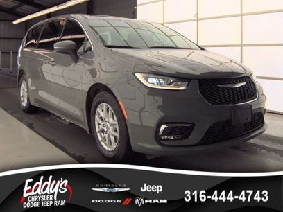 Used 2023 Chrysler Pacifica Touring-L