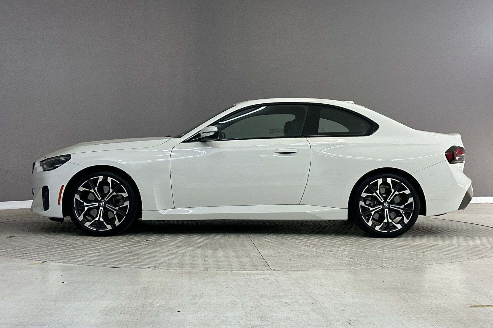 Used 2026 BMW 230i Coupe w/ Convenience Package RWD image 2