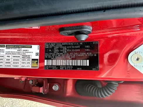 Used 2025 Toyota Corolla Cross XLE AWD/4WD image 9
