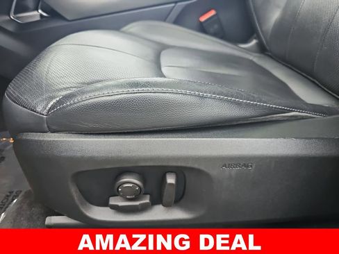 Used 2019 Land Rover Range Rover Evoque SE Premium image 29