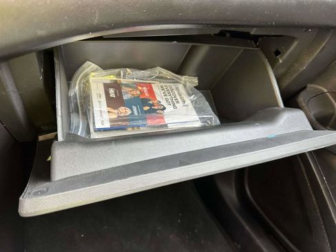 Used 2023 GMC Terrain SLT image 29