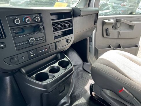 Used 2019 Chevrolet Express 2500 RWD image 18