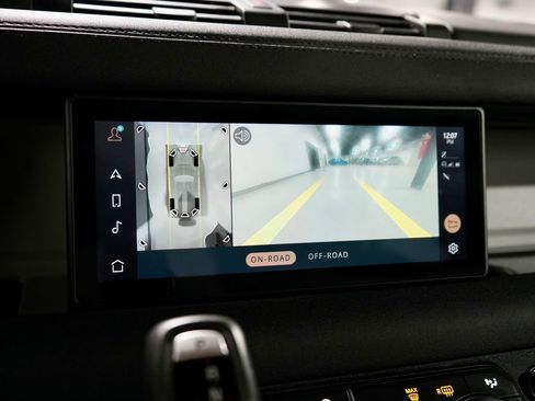 Used 2021 Land Rover Defender 110 SE image 19