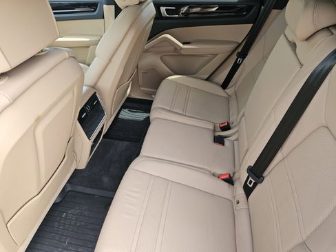 Certified 2022 Porsche Cayenne AWD/4WD image 28