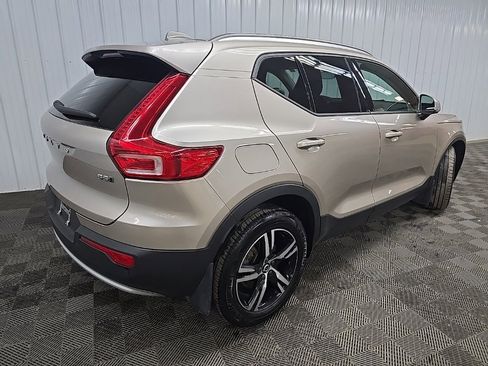 Used 2023 Volvo XC40 B5 Core image 10
