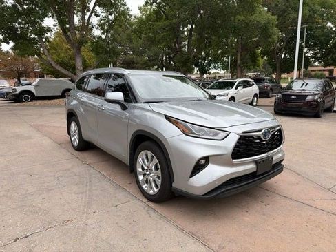 Used 2024 Toyota Highlander Limited AWD/4WD image 8