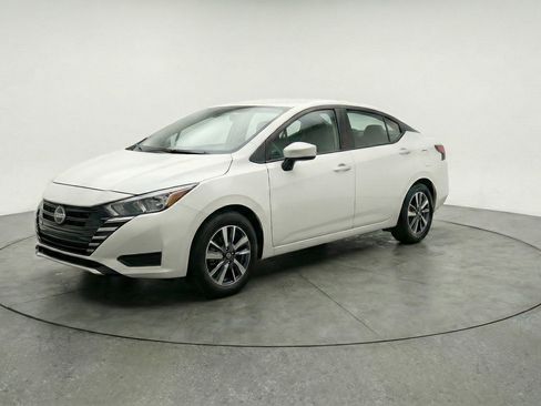 Used 2025 Nissan Versa SV image 3