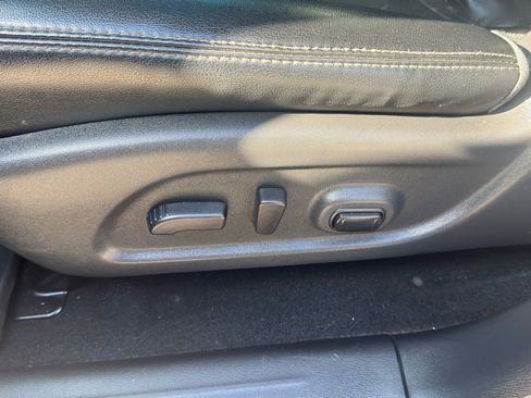 Used 2015 Nissan Pathfinder SL image 16