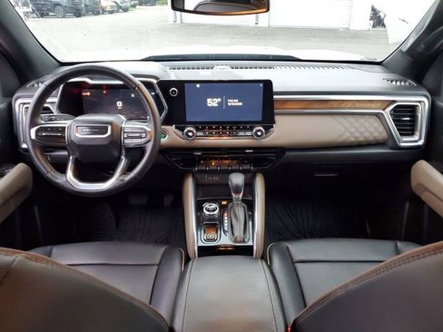 Used 2024 GMC Canyon Denali image 11