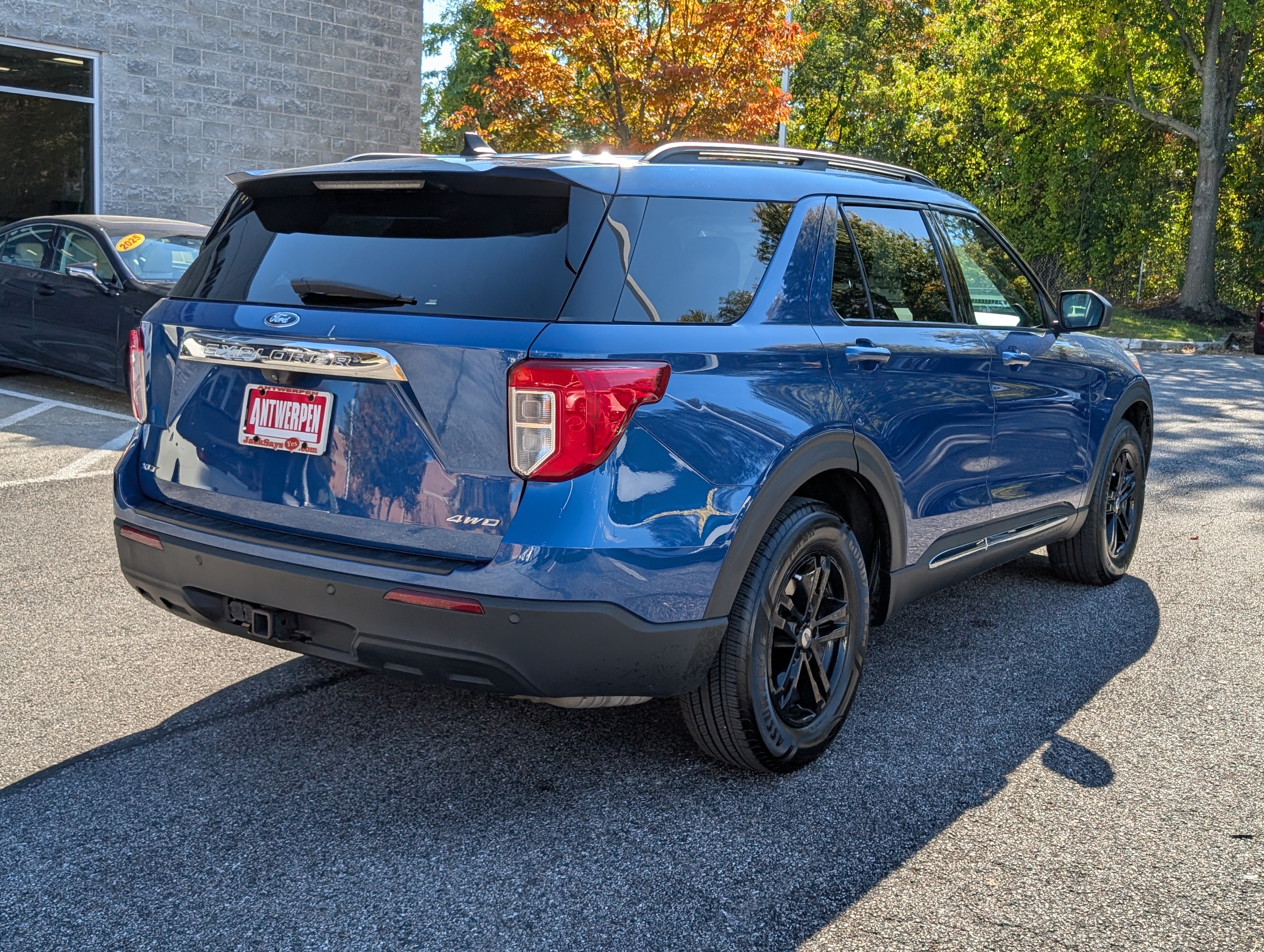 Used 2021 Ford Explorer XLT w/ Class III Trailer Tow Package AWD/4WD image 3