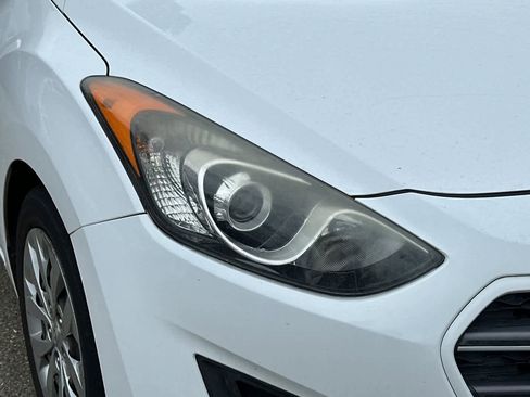 Used 2017 Hyundai Elantra GT FWD image 8