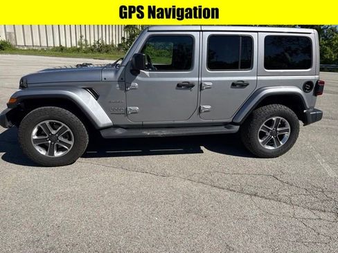 Used 2018 Jeep Wrangler Unlimited Sahara AWD/4WD image 7