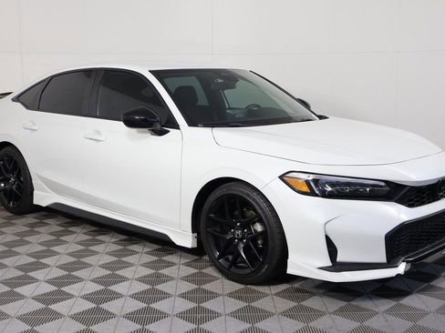 Used 2025 Honda Civic Sport image 3
