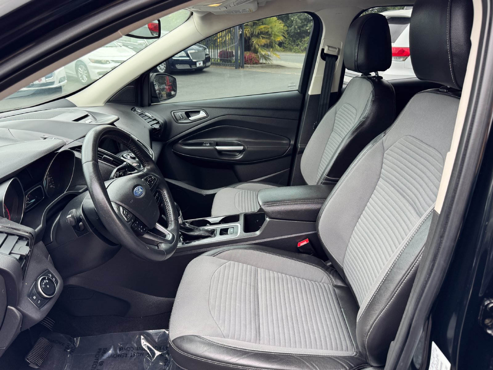 Used 2017 Ford Escape Titanium AWD/4WD image 9