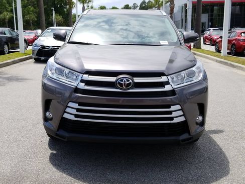 Used 2019 Toyota Highlander XLE FWD image 10