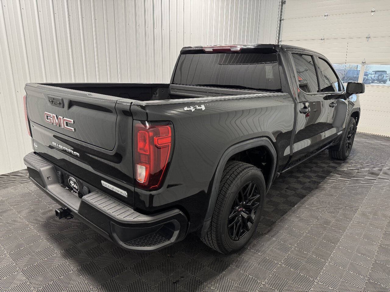 Used 2023 GMC Sierra 1500 Elevation AWD/4WD image 3