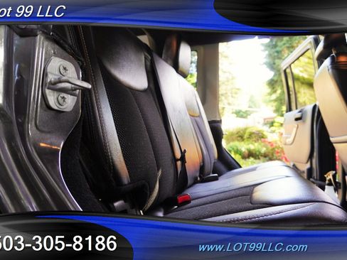 Used 2016 Jeep Wrangler Unlimited Sahara AWD/4WD image 16