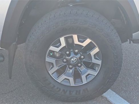 Used 2022 Toyota Tacoma TRD Off-Road image 31