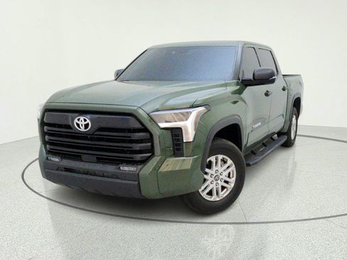 Used 2022 Toyota Tundra SR5 w/ SR5 Convenience Package AWD/4WD image 2
