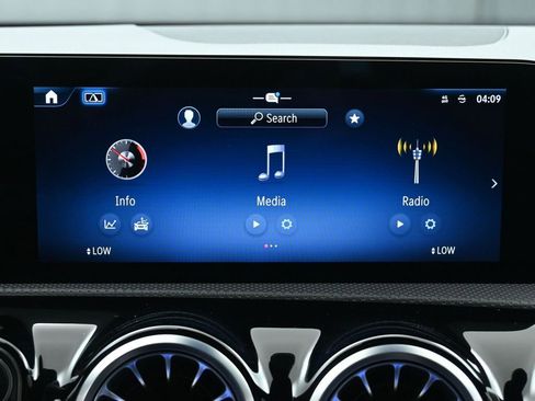 Used 2025 Mercedes-Benz CLA 250 image 30