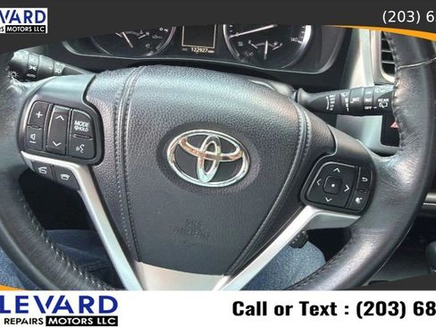 Used 2014 Toyota Highlander XLE AWD/4WD image 24