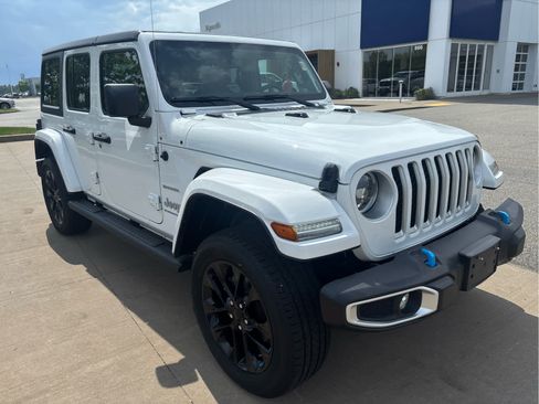 Used 2023 Jeep Wrangler Unlimited Sahara w/ Cold Weather Group AWD/4WD image 27