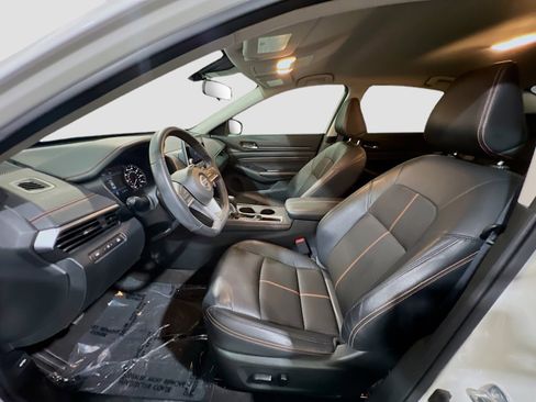 Used 2022 Nissan Altima 2.5 SR FWD image 14